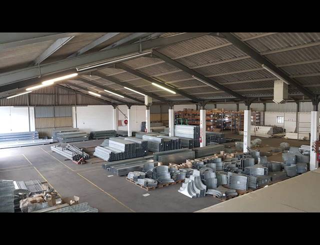 1,260M² WAREHOUSE RENTED IN EPPING INDUSTRIAL
